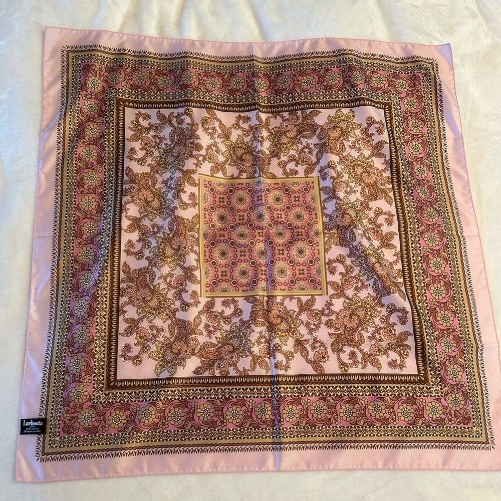 Larioseta made in Italy pink printed scarf, one size